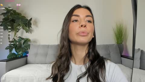 Snapshot of nicoleluuv chatting on 12.02.24 Dua Lipa online show from 12.02.24