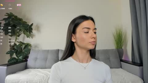 Snapshot of nicoleluuv chatting on 12.08.24 Dua Lipa online show from 12.08.24