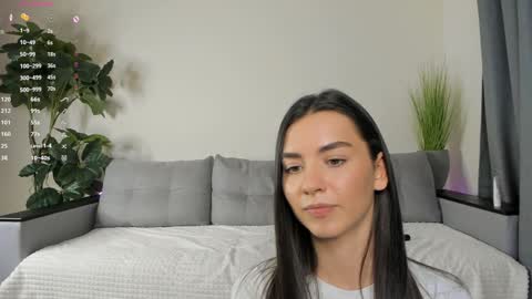 Snapshot of nicoleluuv chatting on 12.11.24 Dua Lipa online show from 12.11.24