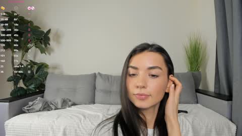 Snapshot of nicoleluuv chatting on 12.12.24 Dua Lipa online show from 12.12.24