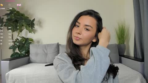Snapshot of nicoleluuv chatting on 12.19.24 Dua Lipa online show from 12.19.24