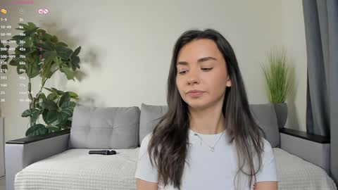 Snapshot of nicoleluuv chatting on 12.20.24 Dua Lipa online show from 12.20.24