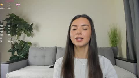 Snapshot of nicoleluuv chatting on 12.22.24 Dua Lipa online show from 12.22.24