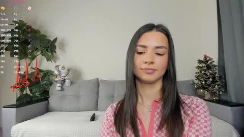 Snapshot of nicoleluuv chatting on 12.25.24 Dua Lipa online show from 12.25.24