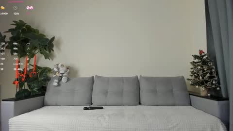 Snapshot of nicoleluuv chatting on 12.27.24 Dua Lipa online show from 12.27.24