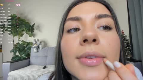 Snapshot of nicoleluuv chatting on 01.06.25 Dua Lipa online show from 01.06.25