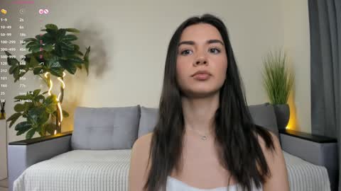 Snapshot of nicoleluuv chatting on 01.09.25 Dua Lipa online show from 01.09.25