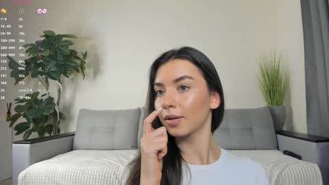 Snapshot of nicoleluuv chatting on 01.09.25 Dua Lipa online show from 01.09.25
