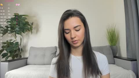 Snapshot of nicoleluuv chatting on 01.10.25 Dua Lipa online show from 01.10.25