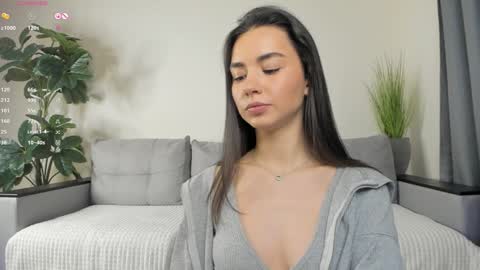 Snapshot of nicoleluuv chatting on 01.16.25 Dua Lipa online show from 01.16.25