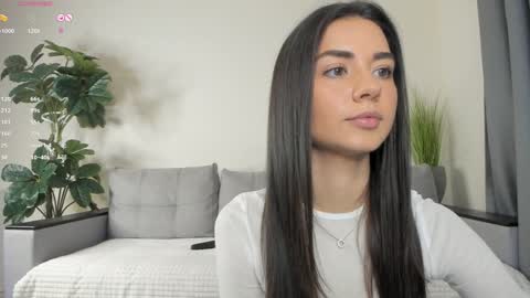 Snapshot of nicoleluuv chatting on 01.19.25 Dua Lipa online show from 01.19.25