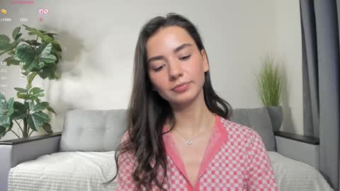 Snapshot of nicoleluuv chatting on 01.30.25 Dua Lipa online show from 01.30.25