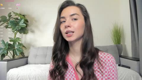 Snapshot of nicoleluuv chatting on 02.02.25 Dua Lipa online show from 02.02.25