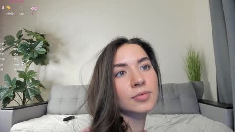 Snapshot of nicoleluuv chatting on 02.06.25 Dua Lipa online show from 02.06.25