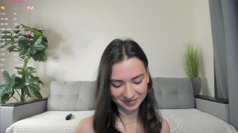 Snapshot of nicoleluuv chatting on 02.12.25 Dua Lipa online show from 02.12.25
