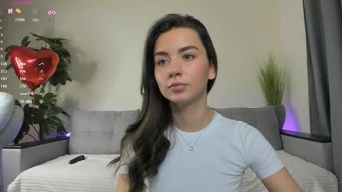 Snapshot of nicoleluuv chatting on 02.20.25 Dua Lipa online show from 02.20.25