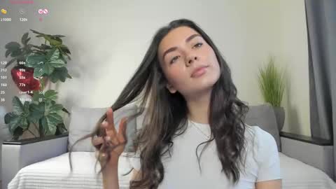 Snapshot of nicoleluuv chatting on 02.26.25 Dua Lipa online show from 02.26.25