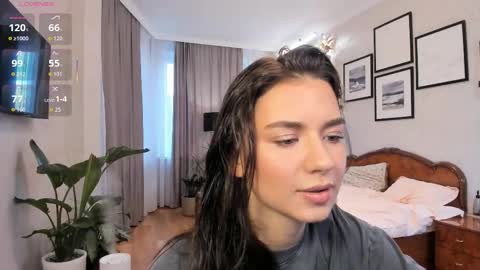Snapshot of nicoleluuv chatting on 10.15.25 Dua Lipa online show from 10.15.25