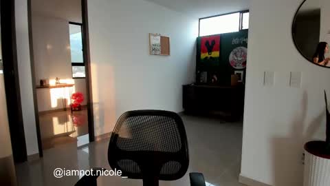 Snapshot of nicolemanson chatting on 03.03.25 Nicole Manson online show from 03.03.25