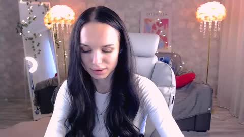 Snapshot of nicolemerz chatting on 05.12.26 Nicole online show from 05.12.26