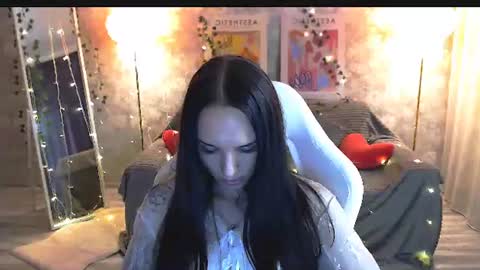 Snapshot of nicolemerz chatting on 06.13.26 Nicole online show from 06.13.26