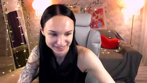 Snapshot of nicolemerz chatting on 06.19.26 Nicole online show from 06.19.26