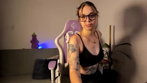 Nicol independent model online show from 11.28.25