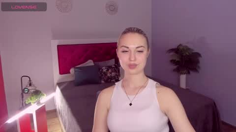 Snapshot of nicolestunning chatting on 05.14.26 NicoleStunning online show from 05.14.26
