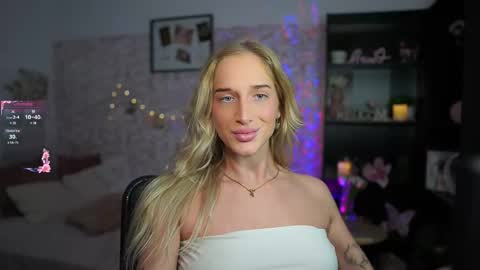 Snapshot of nicolette__shea_ chatting on 03.09.25 nicolette__shea_ online show from 03.09.25