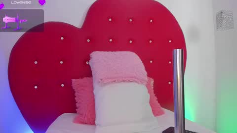 nicolette online show from 02.25.25