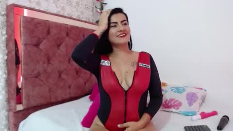 Snapshot of nicolle_gomes chatting on 09.10.25 nicolle gomes online show from 09.10.25