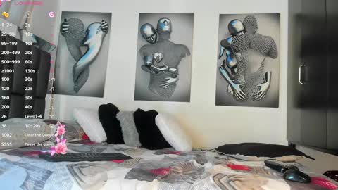 nicolle_hanks1 online show from 12.20.24