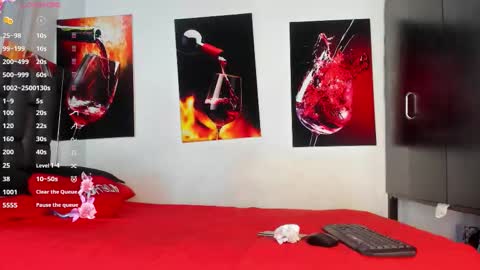 nicolle_hanks1 online show from 09.30.25