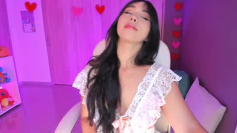 Snapshot of nicollemeyer chatting on 05.07.26 Nicolle Go to Visit online show from 05.07.26