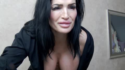 Nicolle online show from 01.26.25