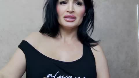 Nicolle online show from 02.11.25