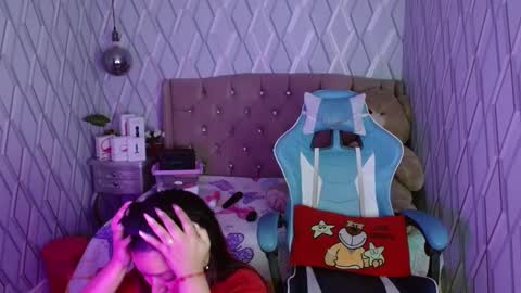 Nicolle Miley online show from 03.03.25