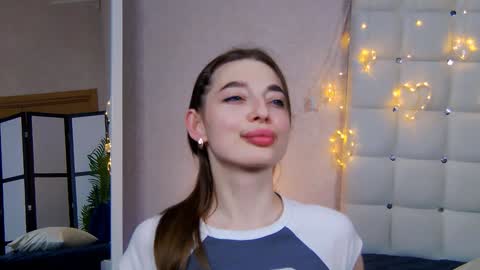 Snapshot of nicolros chatting on 01.10.25 NicolRos online show from 01.10.25