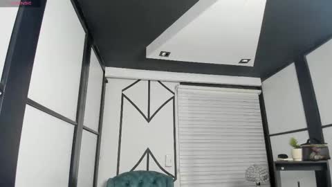 NicolRoss online show from 12.04.25