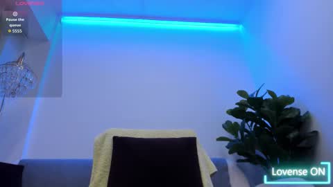 Snapshot of nidia_skye chatting on 09.20.25 Adine online show from 09.20.25