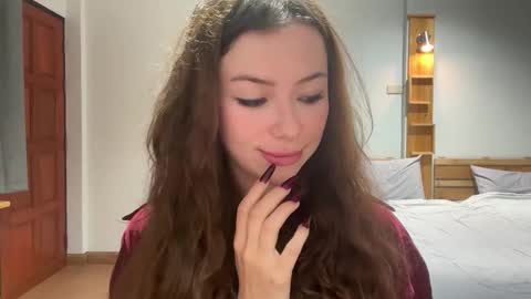 Snapshot of night_jelly chatting on 10.28.25 Aurora online show from 10.28.25