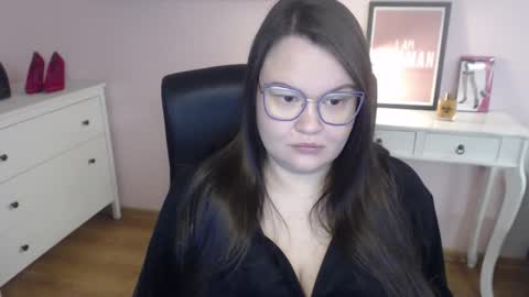 Snapshot of nightholly chatting on 02.10.26 Holly online show from 02.10.26