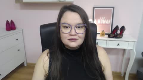 Snapshot of nightholly chatting on 02.12.26 Holly online show from 02.12.26