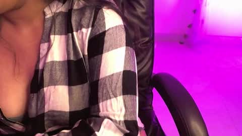 nightqueen107446 online show from 10.24.25