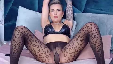 Iris online show from 10.04.25