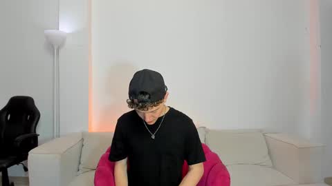 Nicolas Mucci online show from 02.28.25