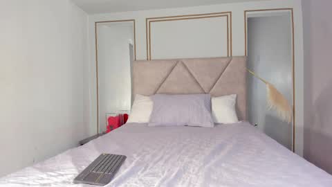 Nicole Leroy online show from 04.14.26