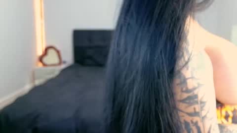 Niinarosee online show from 02.11.26