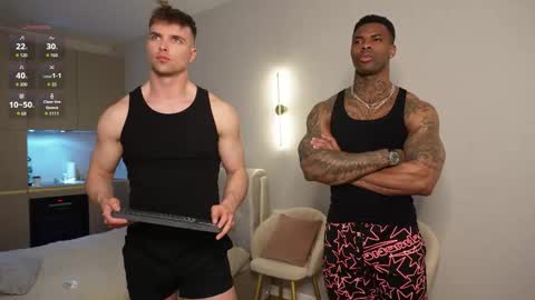 Snapshot of nik_sharp chatting on 04.12.26 Nik online show from 04.12.26