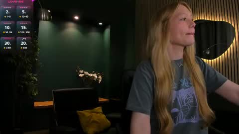 Snapshot of nika_dream_ chatting on 06.30.26 LIana online show from 06.30.26